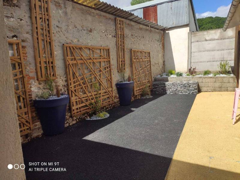 Artisan paysagiste sur Lillebonne : Aménager un mur végétal sur mesure avec Maugard Espaces Verts